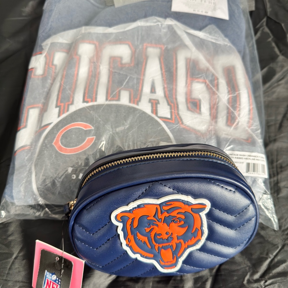NFL Chicago Bulls Sweatshirt and Belt Bag Bundle